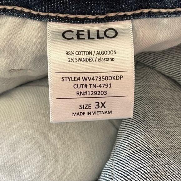 Cello sassy  Denim Shorts shorties dark wash size 3X NWT distressed frayed hem - Picture 12 of 12